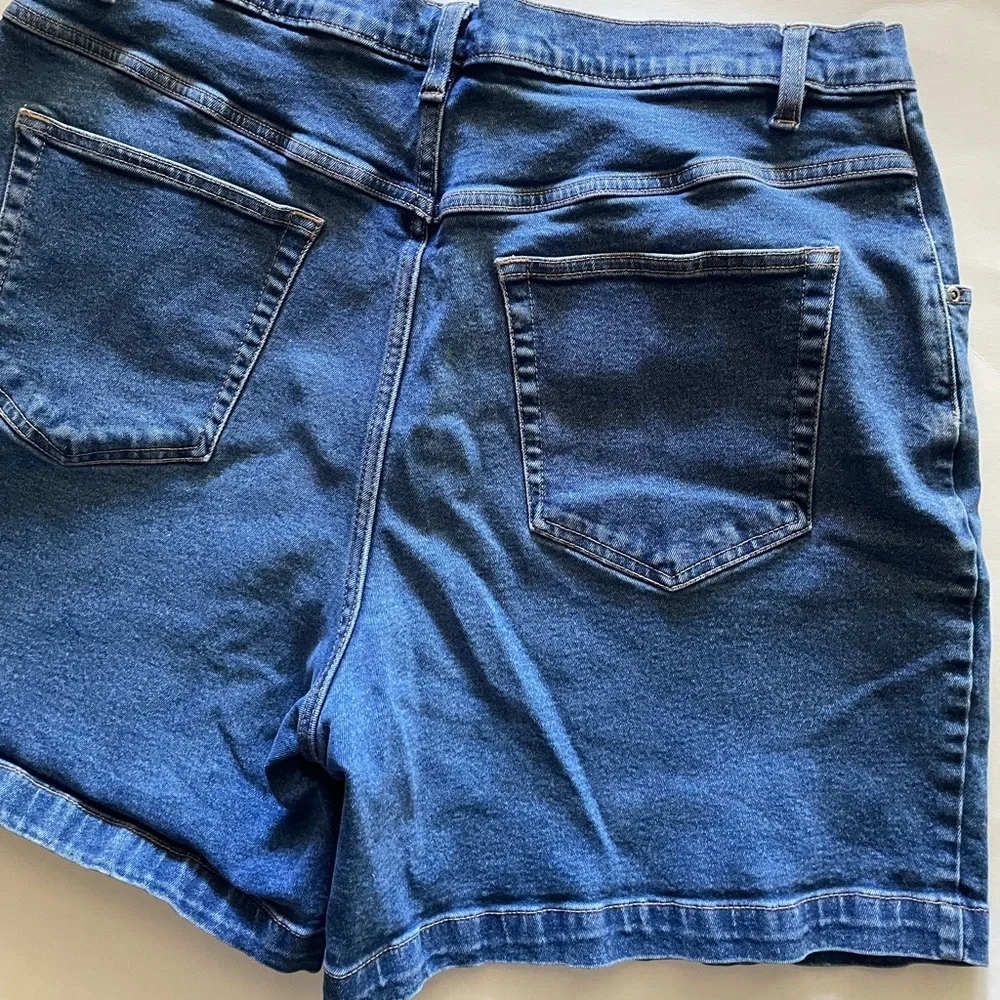 Vintage Cherokee Mom Fit Jean Shorts